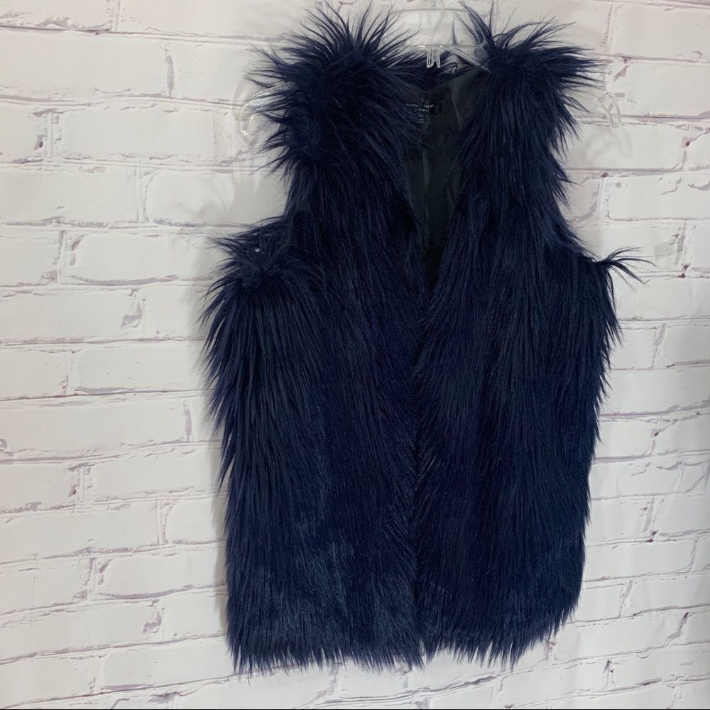Romeo & Juliet medium blue faux fur vest‎